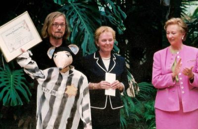 Luc Descheemaeker, left, receiving an award from Belgium's Queen Paola, in pink, in 2002 for his children's puppet theater play based on Art Spiegelman's cartoon memoir 'Maus.' (Courtesy of Sint-Jozefs Institute)