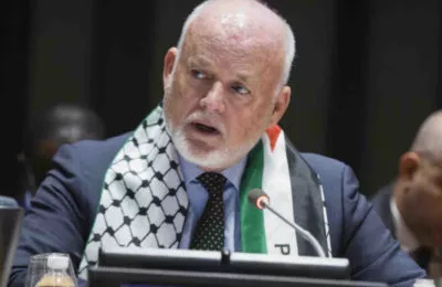 General Assembly President Peter Thomson wore the Palestinian flag to mark the UN's International Day of Solidarity with the Palestinian People. November 29, 2016.