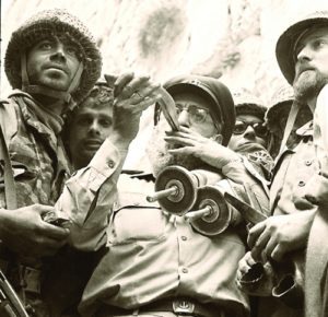 Rabbi Shlomo Goren blows the shofar at the liberated Western Wall. June 10, 1967. (David Rubinger)