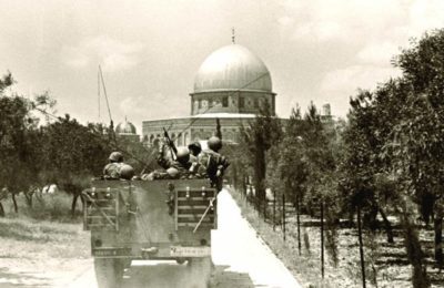 Israeli soldiers approaching the Dome on the Rock in Jerusalem, June 7, 1967. (Newsmakers/Getty)