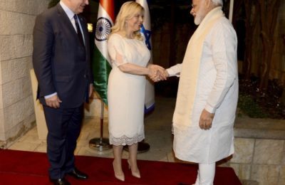 Benjamin Netanyahu and his wife Sara greet India's Prime Minister, Narendra Modi. (Asherent)