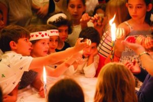 Children participating in a Yom Kippur event at the Palo Alto JCC. (Ilyanne Photographic Art)