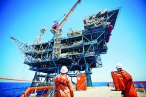 Workers on the Israeli 'Tamar' gas processing rig. (Moshe Shai/Flash90)