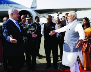 Israeli PM Benjamin Netanyahu being welcomed in New Delhi by Indian PM Narendra Modi. (Ashernet)