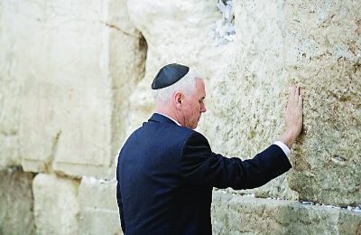 Vice President Mike Pence prays at the Western Wall during a private visit, Jan. 23, 2018. (Yonatan Sindel/Flash90)