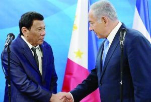 Israel PM Benjamin Netanyahu, left, with Philippines President Rodrigo Duterte. (GPO)