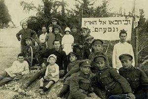 Canadian Jewish soldiers in Palestine with workers and children from Ben Shemen on Tu B'Shevat in 1919.(Israeldailypicture.com)