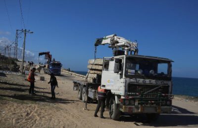 Palestinians in Gaza begin the preparatory work of building a temporary pier on March 15, 2024 for the delivery of humanitarian aid. (Majdi Fathi/TPS)