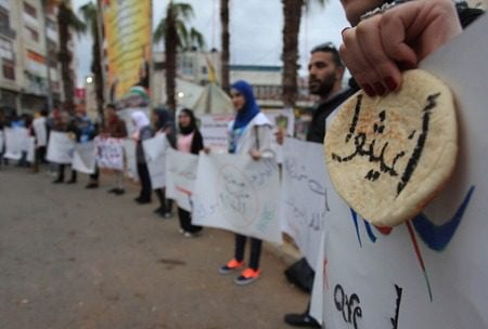 Palestinians protest in solidarity with the Palestinian Yarmouk refugee camp in Syria, in the West Bank city of Ramallah, Jan. 14, 2014. (Issam Rimawi/Flash90)