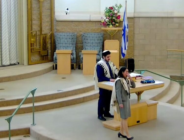 The scene, showing Rabbi Sarah Shulman’s visceral reaction from the bimah at HEA on Shabbat, May 2, just after a Torah scroll was dropped toward the rear of the sanctuary. Also shown is HEA Music Director Eitan Kantor. (YouTube screenshot)