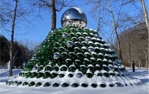 ‘FLOATING’ — one of Grinspoon’s large-scale, modern, abstract sculptures, many of which are on display in the Berkshire Mountains of Western Massachusetts.